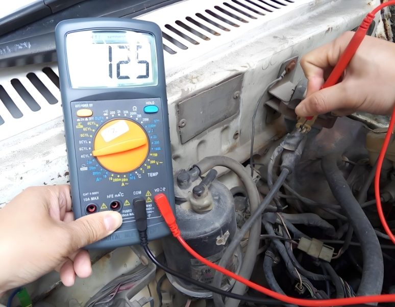 用万用表测试节气门位置传感器